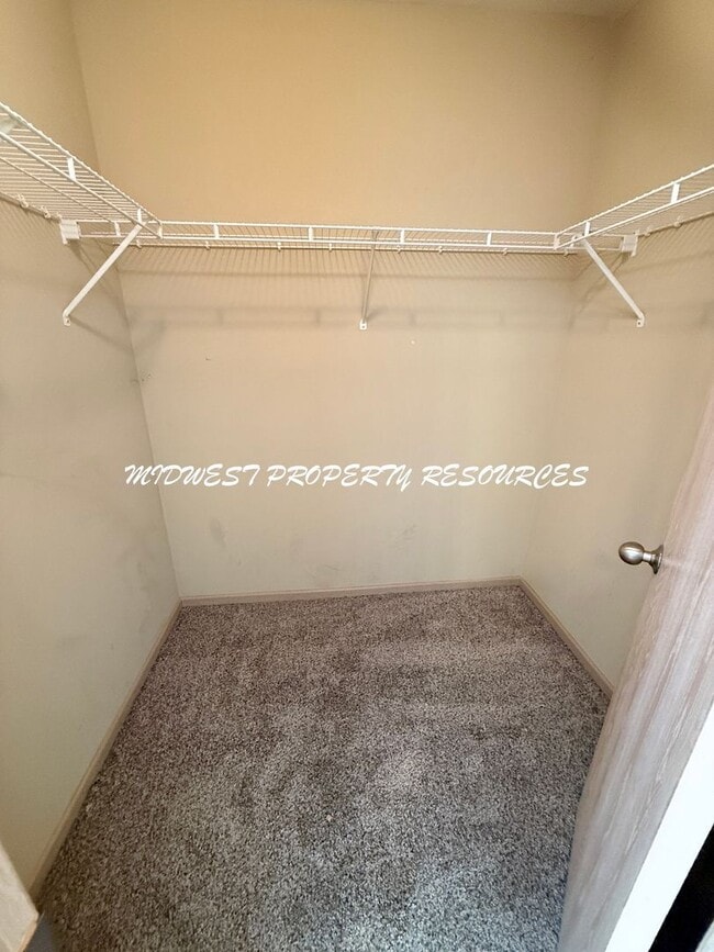 Building Photo - Highly Desired 3 Bd End Unit For Lease