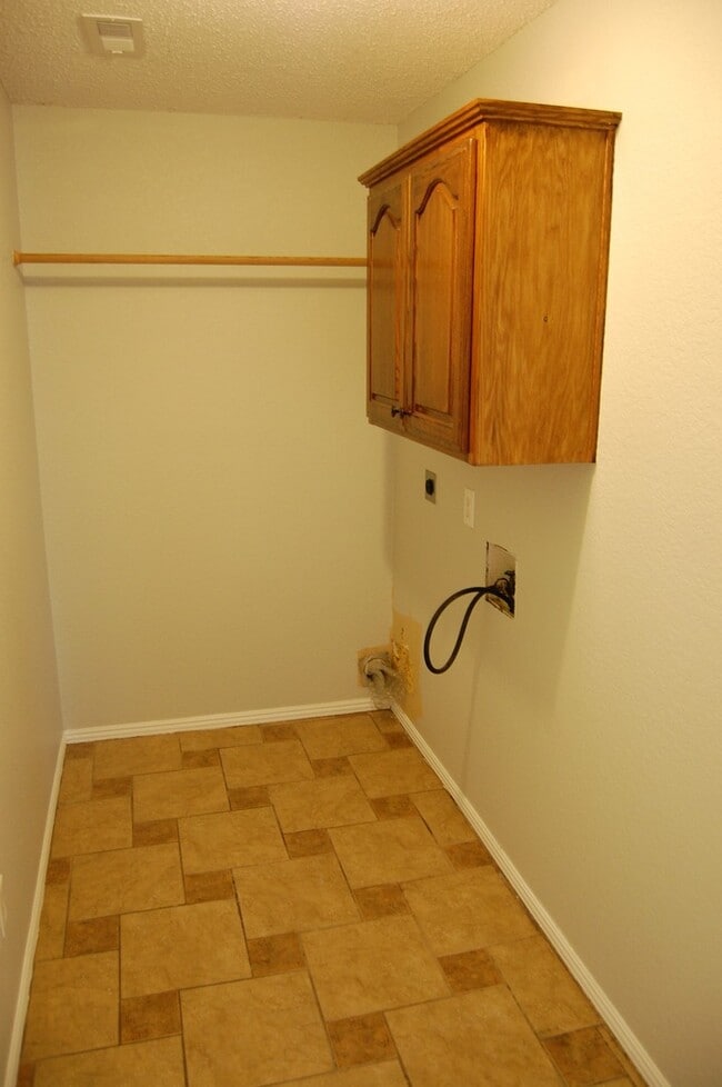 Building Photo - Super Cute Home In Excellent Location!
