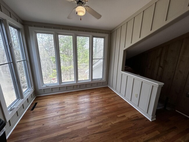 Building Photo - 101 E Lewis Rd