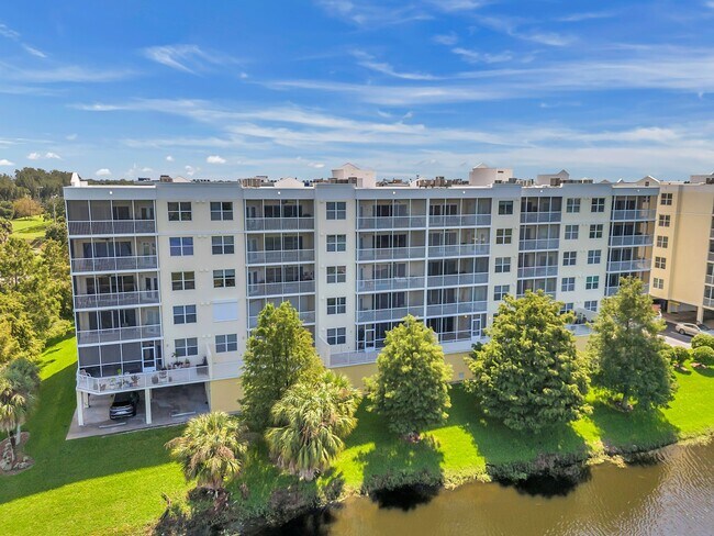 Building Photo - 1200 Country Club Dr