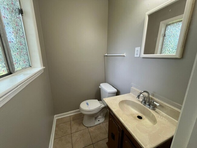 Building Photo - Renovated 4 Bedroom 1.5 Bath Home for Rent!