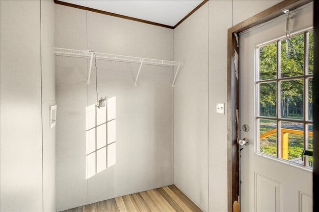 Building Photo - 409 Willow Dr