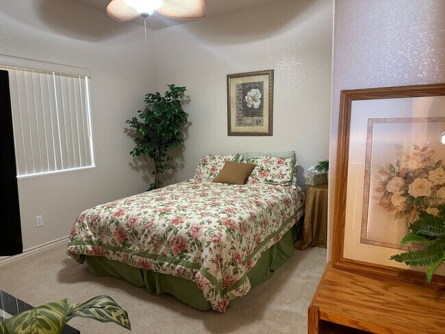 Building Photo - Fully Furnished Short-Term Rental in Fort Mohave-3BD/2BA