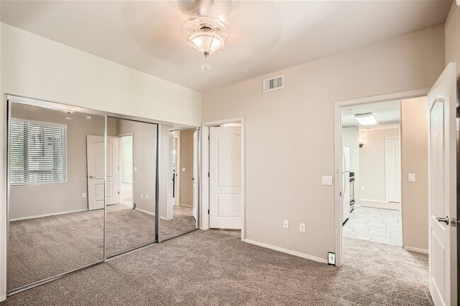 Building Photo - Move-In Special - 2bed/2bath Foothills Rio...