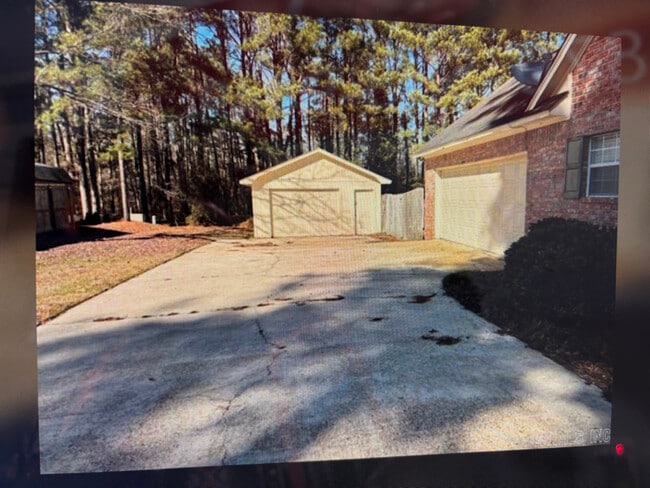 Building Photo - 5506 Oakwood Dr