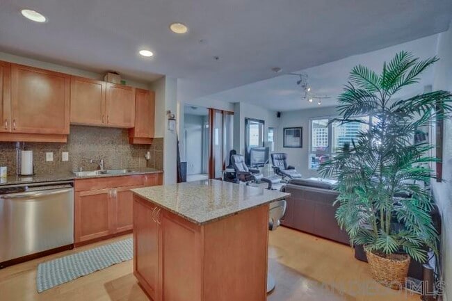 Building Photo - 1240 India St