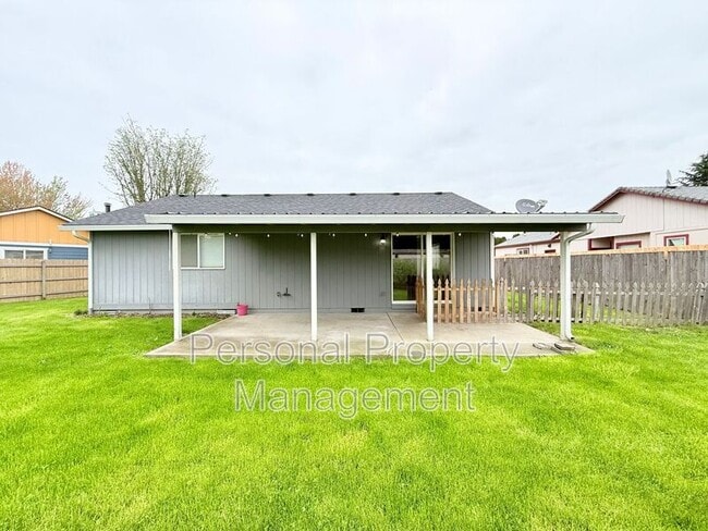 Building Photo - 10411 NE 66th St