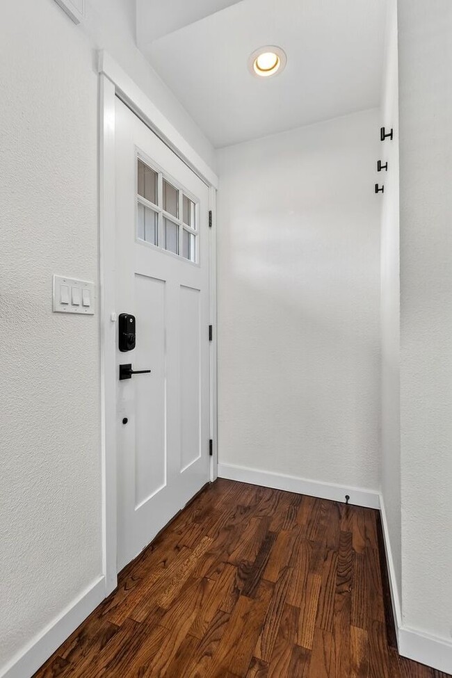 Building Photo - Charming and Cozy Air-Conditioned High Point Rambler (1st Month Free)