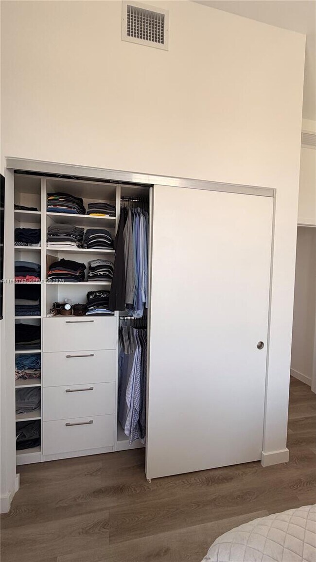 Building Photo - 1642 NE 1st Ave