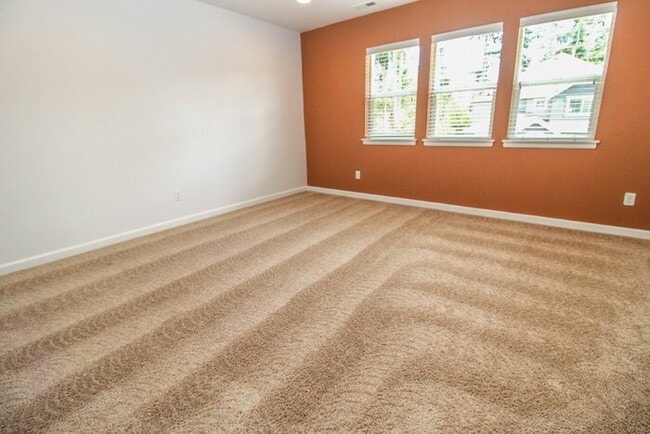 Building Photo - Excellent Snohomish Location. 5bed 3bath 2 Car Garage Sitting on a non through street with very l...