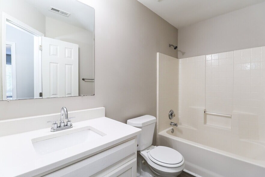 Building Photo - 6222 Spanish Moss Ln