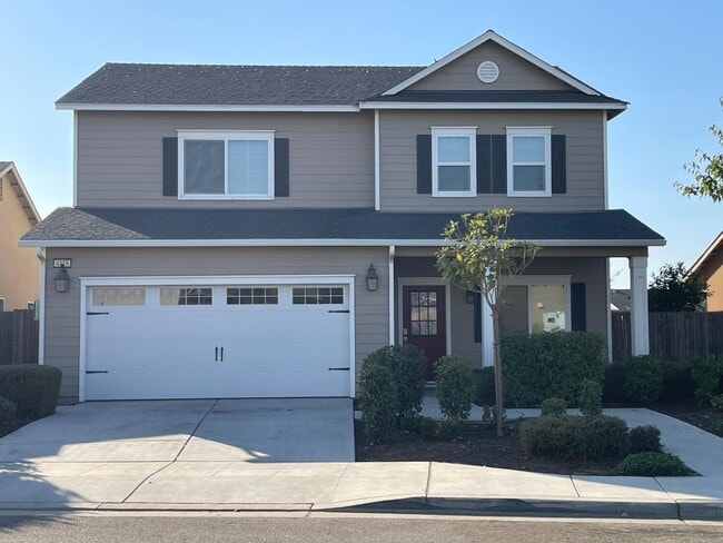 Primary Photo - Modern Living Meets Clovis Charm!