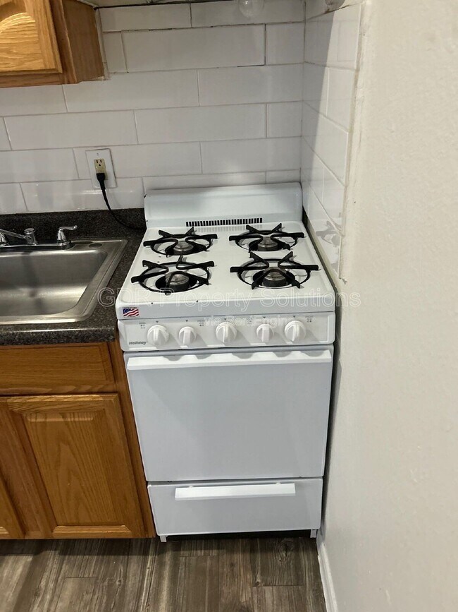 Building Photo - 401 14th St NW