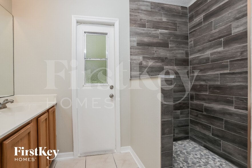 Building Photo - 662 Armadillo Dr