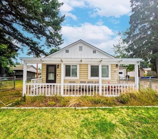 Primary Photo - Beautifully remodeled 3-bedroom, 2-bathroo...