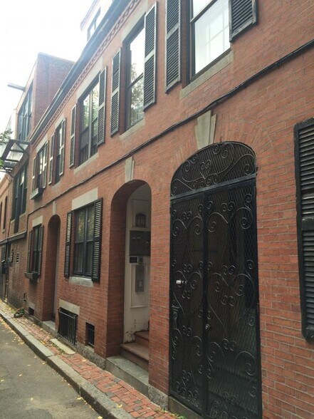 Building Photo - 16 Cedar Lane Way