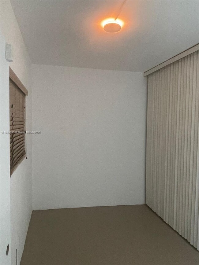 Building Photo - 5111 W Oakland Park Blvd