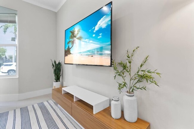 Building Photo - 426 SW 8th Ave