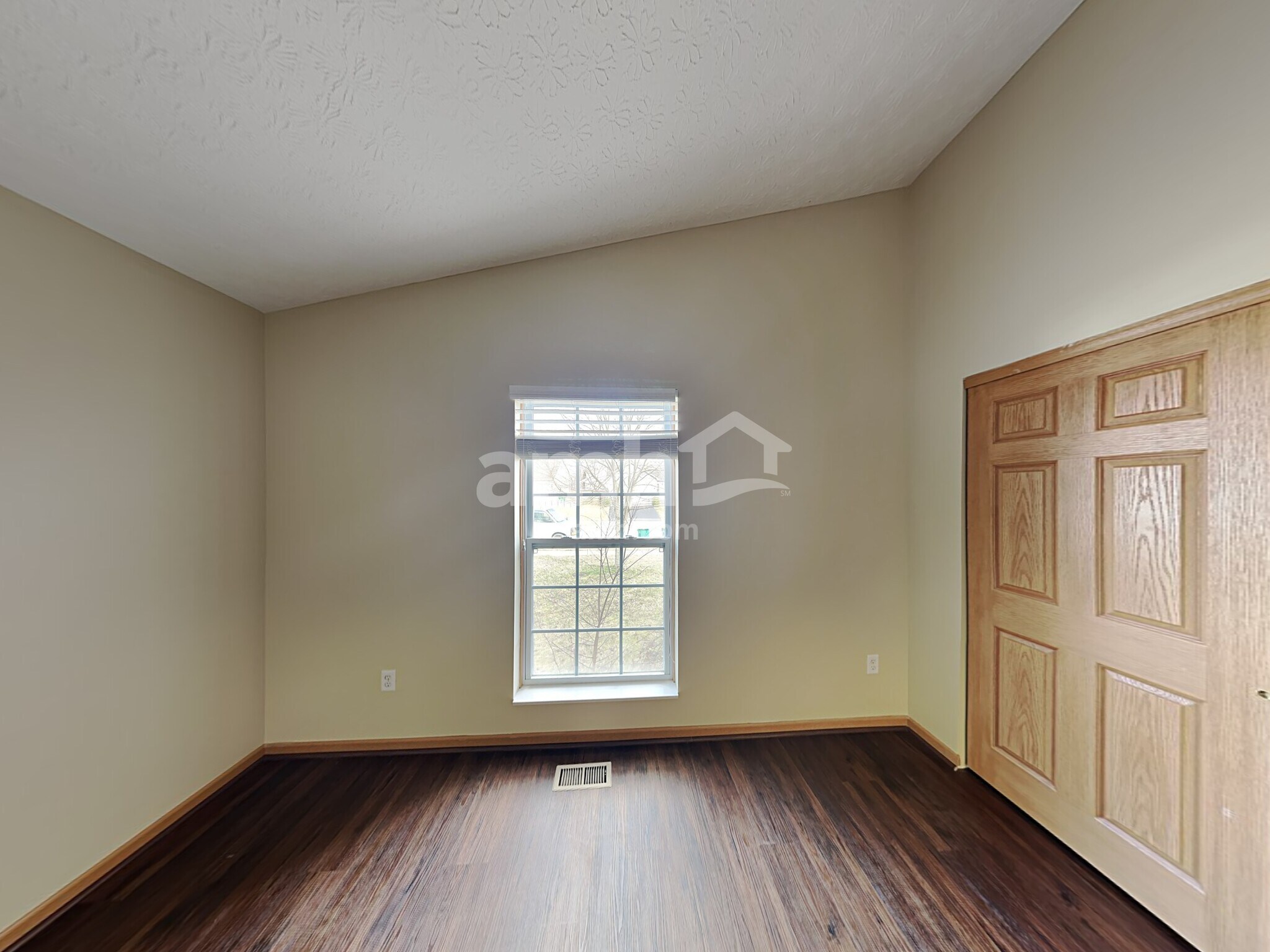 Building Photo - 1121 Streamside Dr