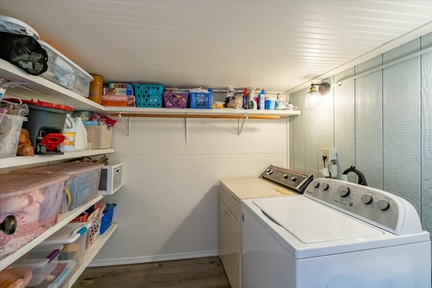 Building Photo - 365 S 15th St