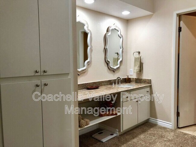 Building Photo - 500 S Farrell Dr