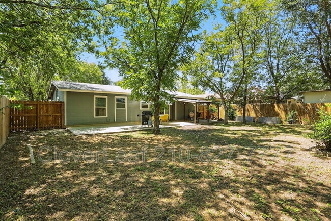 Building Photo - 131 Middlebury Dr