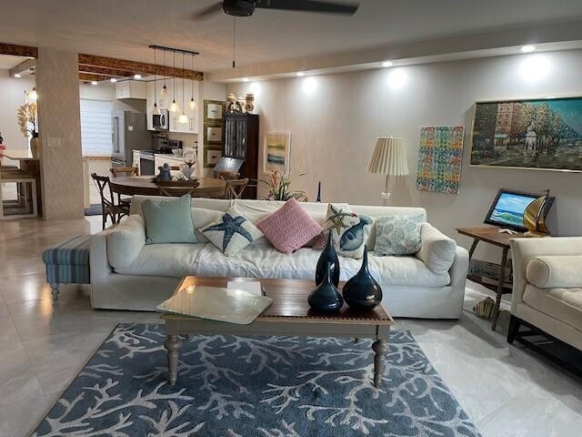 Building Photo - 11230 Green Lake Dr