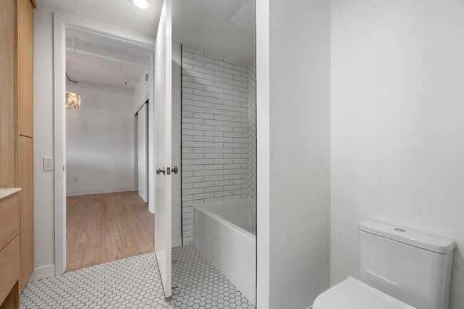 Building Photo - 290 Market St