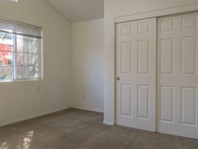 Building Photo - 3 Bedroom 2 Bath Ranch Home Coming soon !