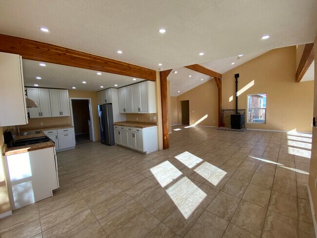 Building Photo - 72 Aspen Dr