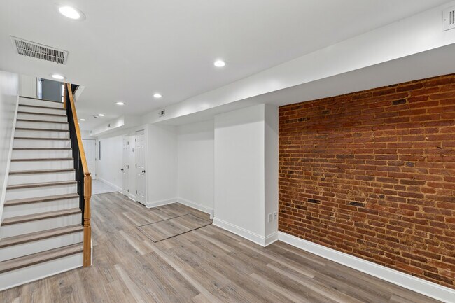Building Photo - 458 Federal St