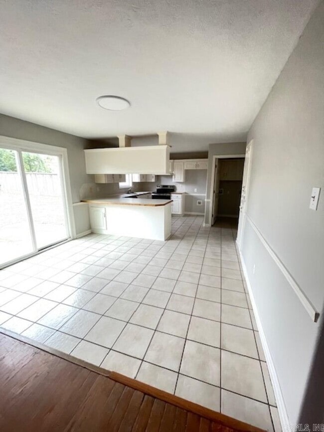 Building Photo - 19 Azalea Dr