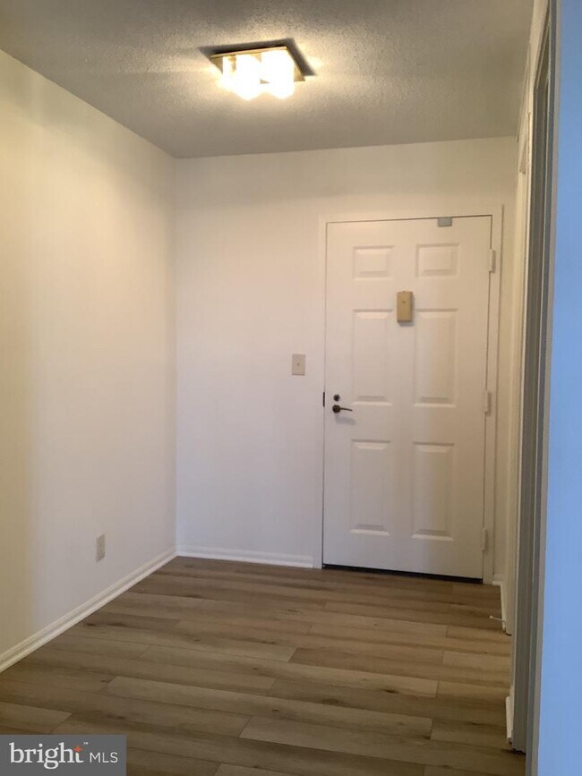 Building Photo - 5901 Mt Eagle Dr