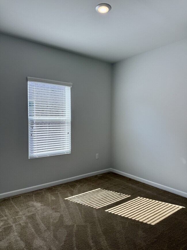 Building Photo - 2090 Ecoland Dr