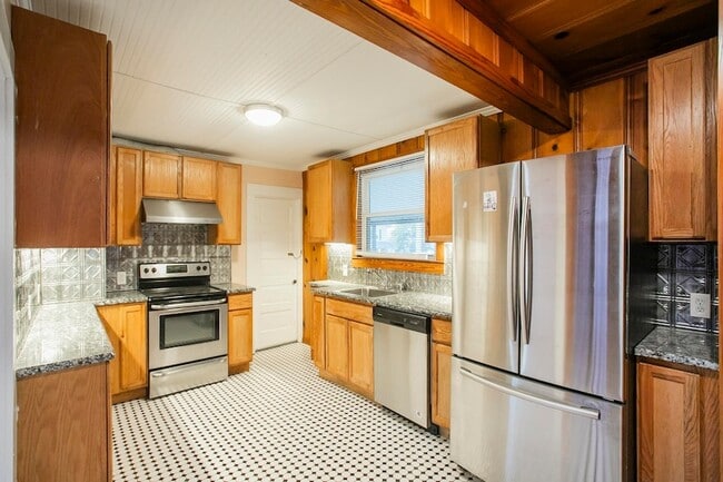 Building Photo - 909 Clarke St