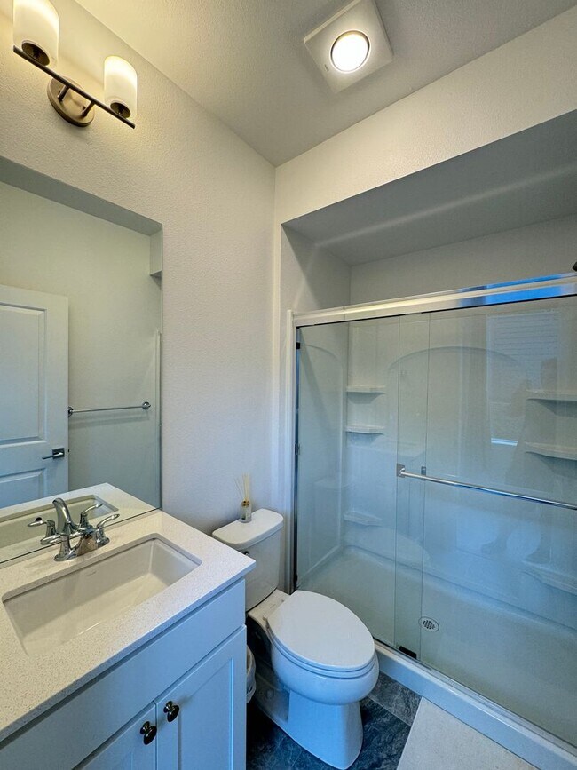 Building Photo - Luxury townhouse for rent