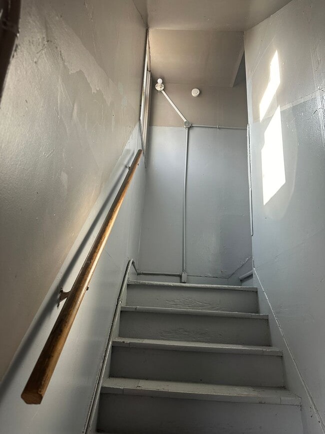 Building Photo - 1563 E 47th St