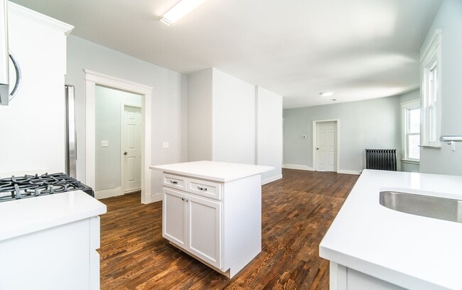 Building Photo - 83 Division St