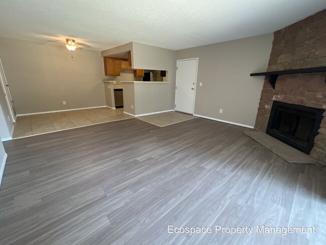 Building Photo - 3 Bedroom 2 Bathroom in Robinwood Condomin...