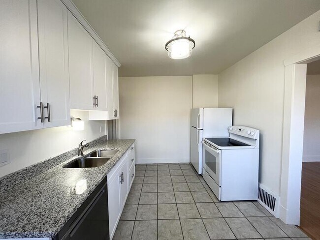 Building Photo - 361-361 Williams Ave S