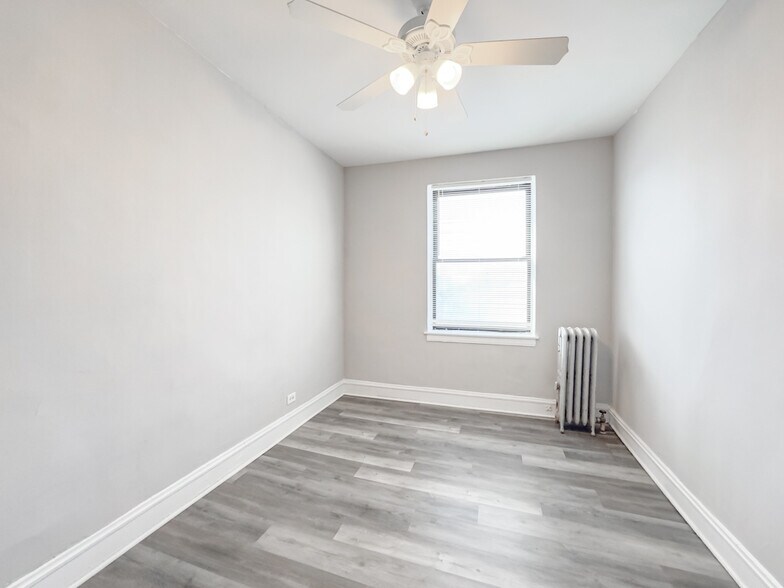 Building Photo - 4854 N Damen Ave