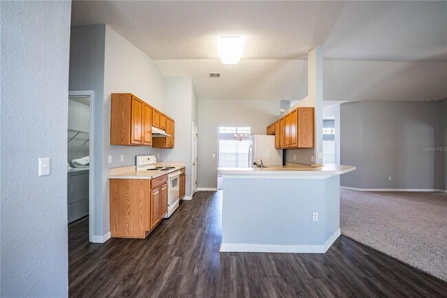 Building Photo - 233 Towhee Rd