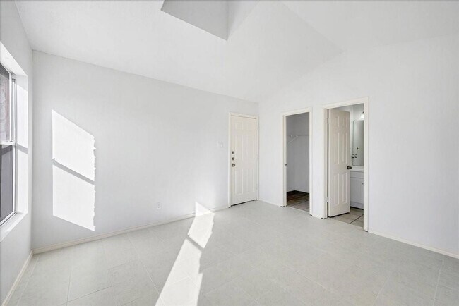 Building Photo - 421 Fantail Loop