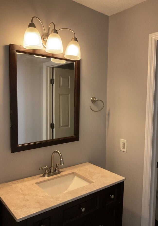 Building Photo - Coming Soon !  One Bedroom apartment in Ga...