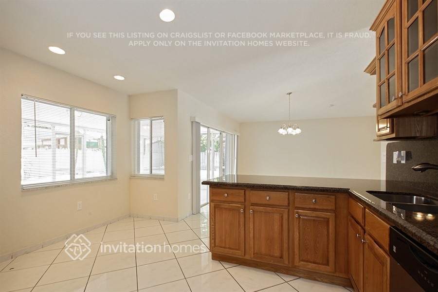 Building Photo - 16440 SW 144th Ave