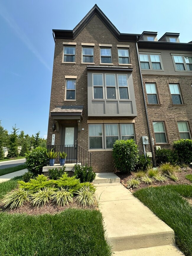 Building Photo - 131 Albany Pl