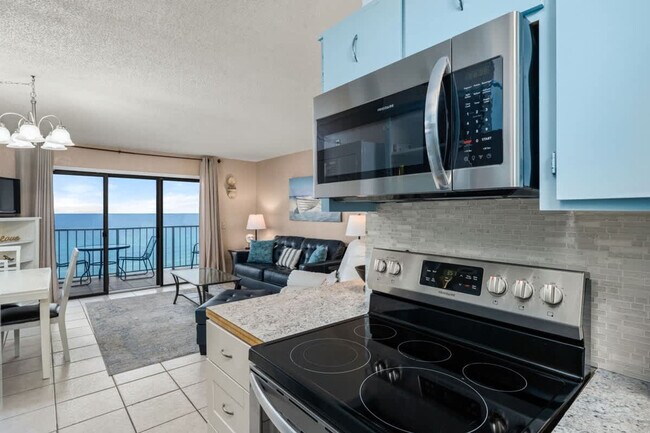 Building Photo - 8743 Thomas Dr