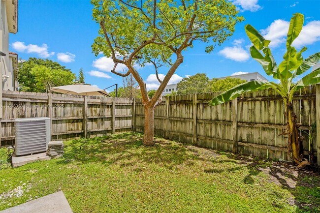Building Photo - 623 NE 21st Terrace
