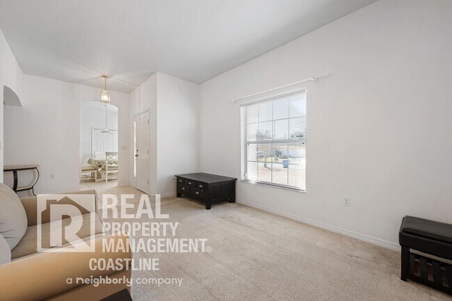 Building Photo - **50% Off First Month's Rent** - Flexible Lease: Seasonal OR Annual Furnished OR Unfurnished