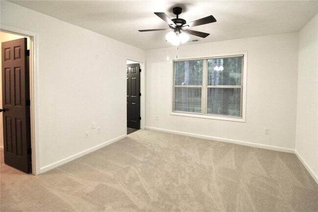 Building Photo - 2555 Flat Shoals Rd